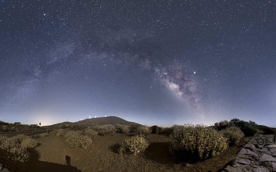 Izaña Observatories, Milky Way and the Moon over Teide