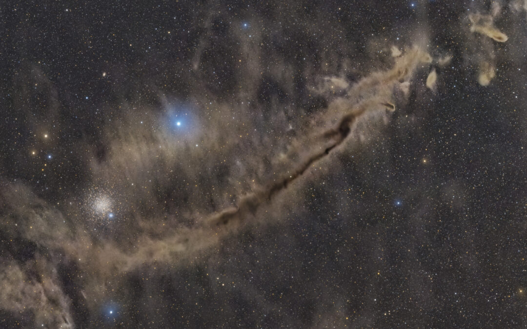 The Doodad nebula and a hidden cluster